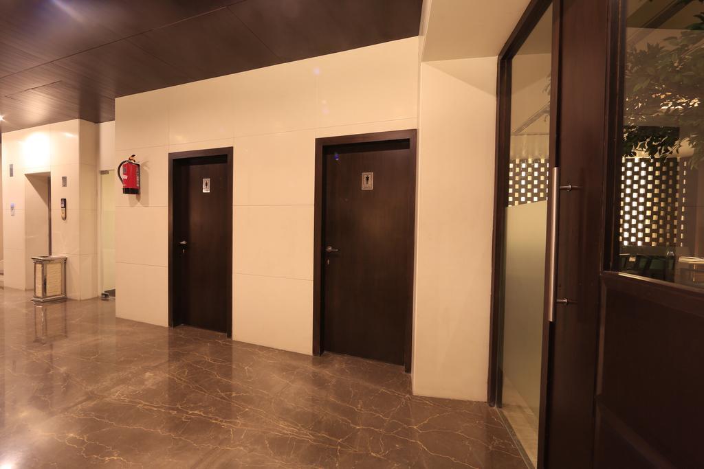 טירופאטי Hotel Regalia מראה חיצוני תמונה
