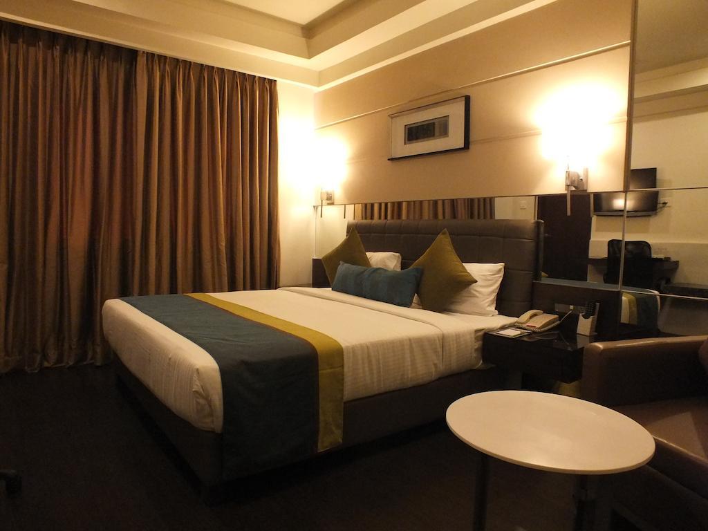 טירופאטי Hotel Regalia מראה חיצוני תמונה