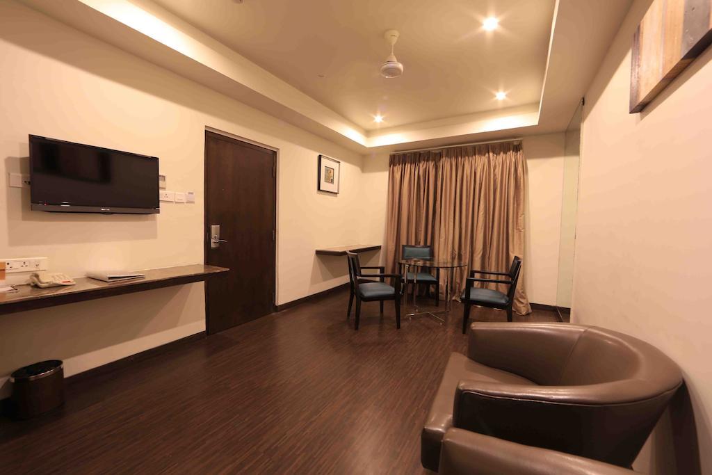טירופאטי Hotel Regalia מראה חיצוני תמונה